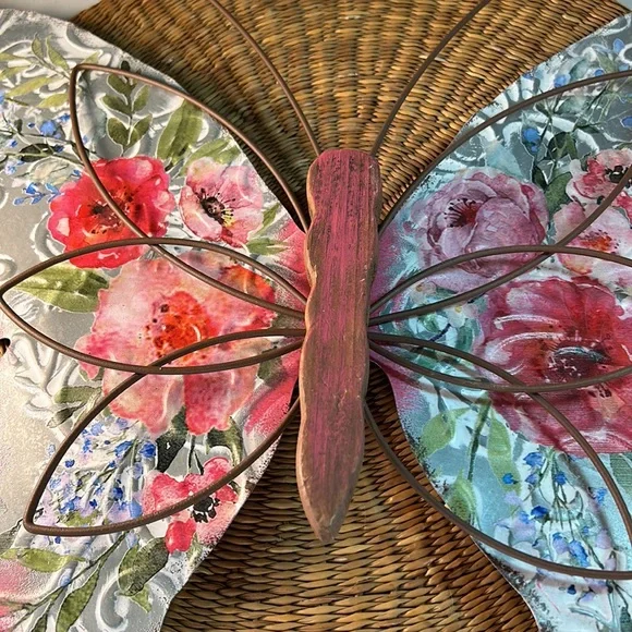 Beautiful Colorful Farmhouse Metal Butterfly Decor - Picture 4 of 10